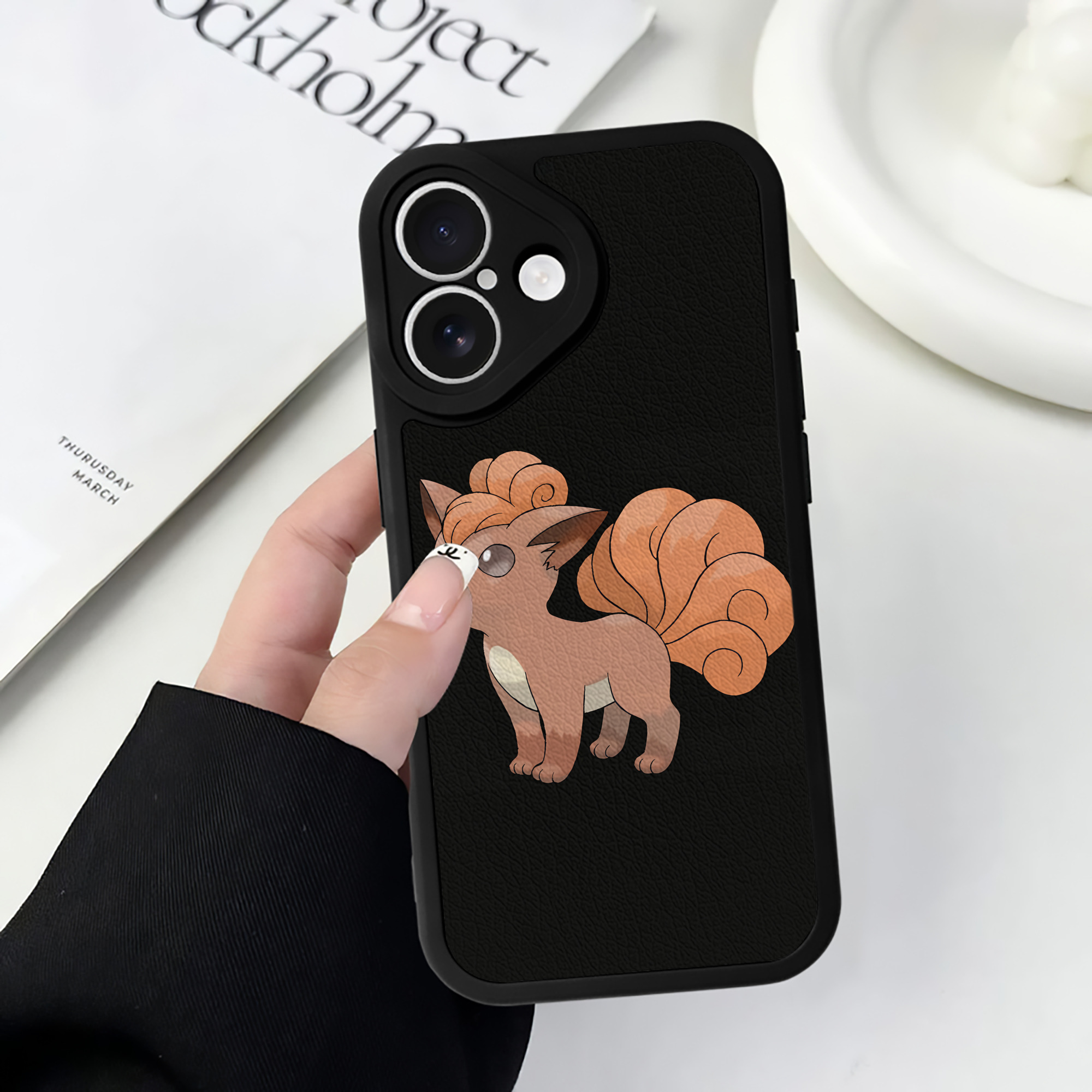 （画像用） ポケットモンスター Pokémon 【iPhone 16シリーズ対応】シリコンスマホケース（レザー調） 材質：シリコン